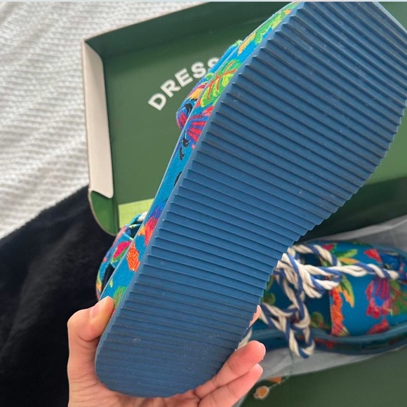 Farm Rio blue macaw platform Sandals worn once - Picture 6 of 8